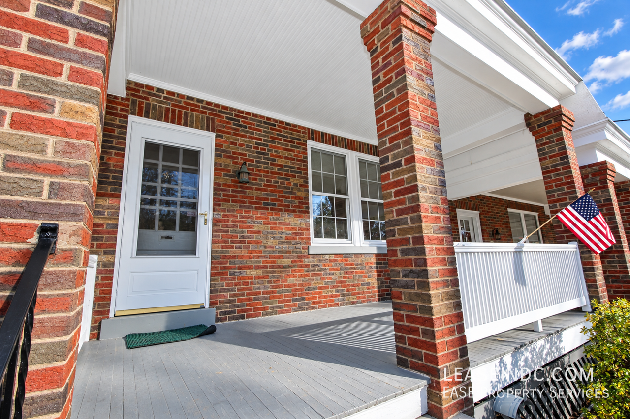 3813 W St Nw - Photo 2 of 27