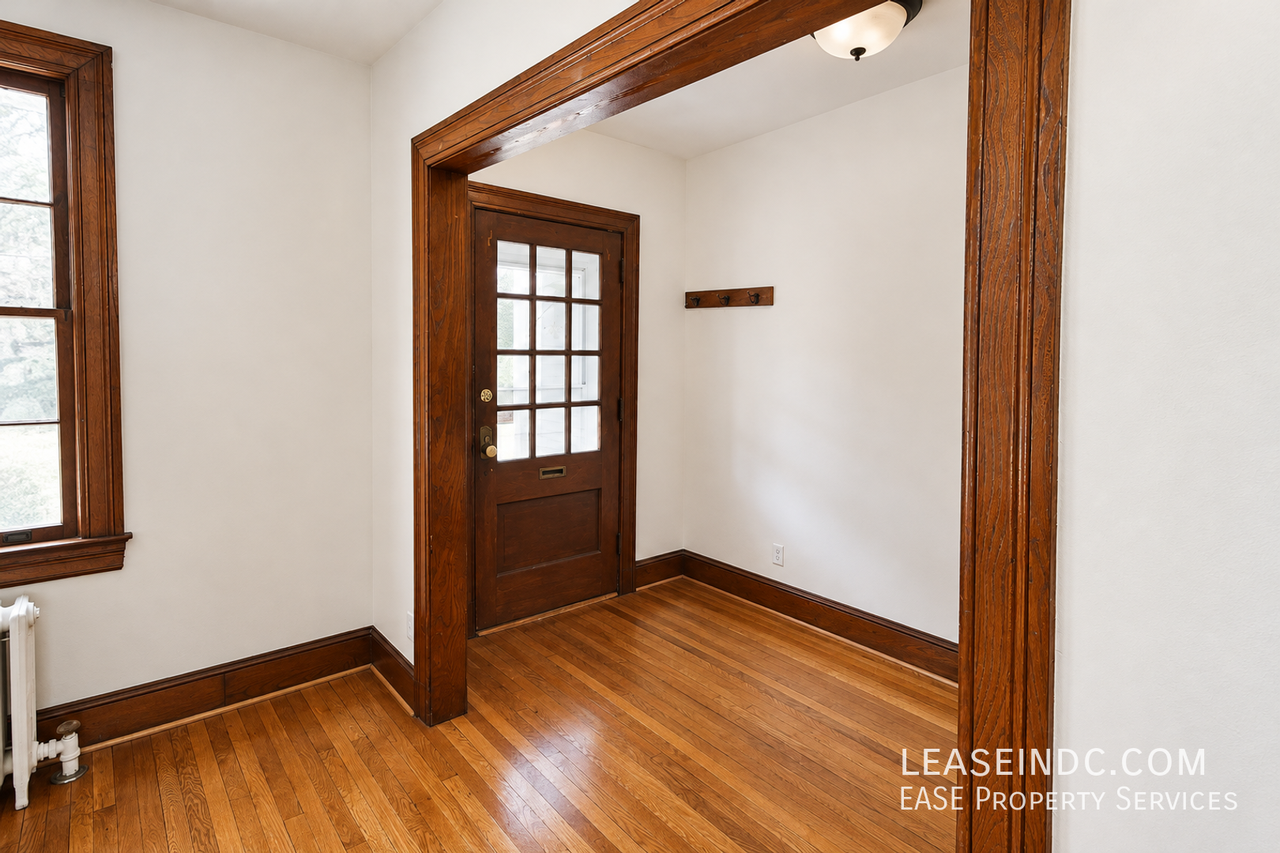 3813 W St Nw - Photo 3 of 27