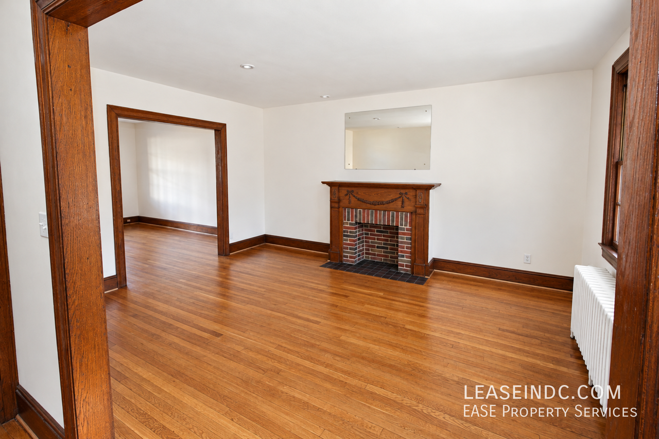 3813 W St Nw - Photo 5 of 27