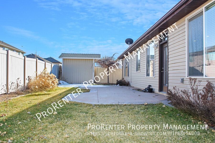 1098 Newham Ct - Photo 2 of 30