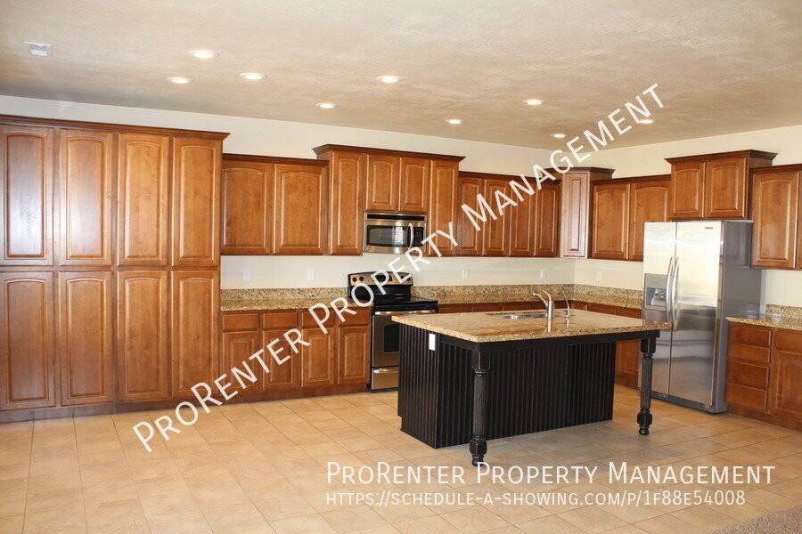 1098 Newham Ct - Photo 3 of 30
