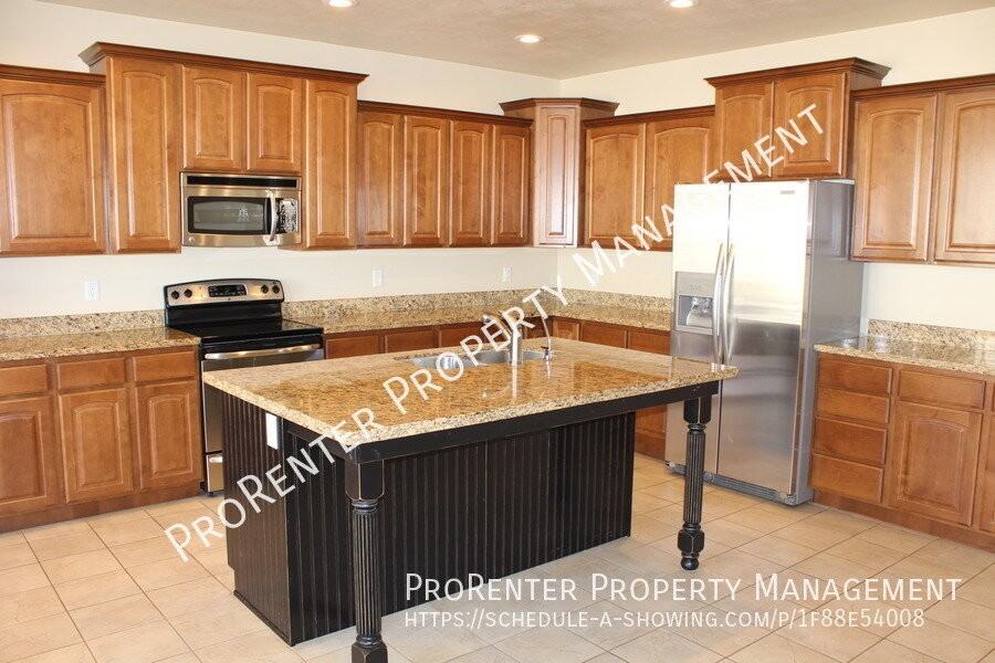 1098 Newham Ct - Photo 4 of 30