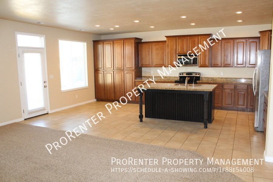1098 Newham Ct - Photo 5 of 30