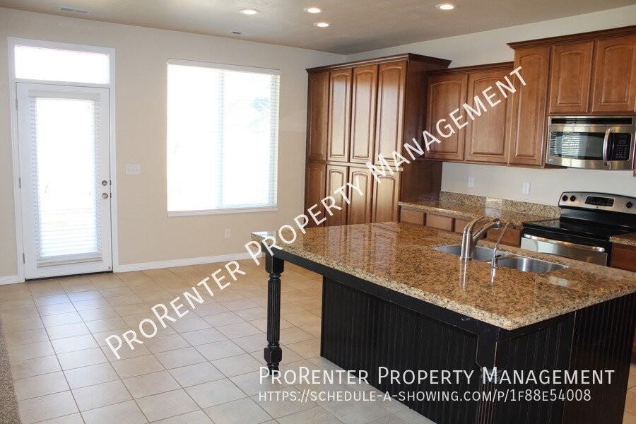 1098 Newham Ct - Photo 6 of 30