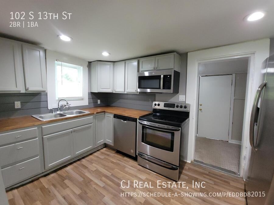 102 S 13th St - Photo 6 of 10