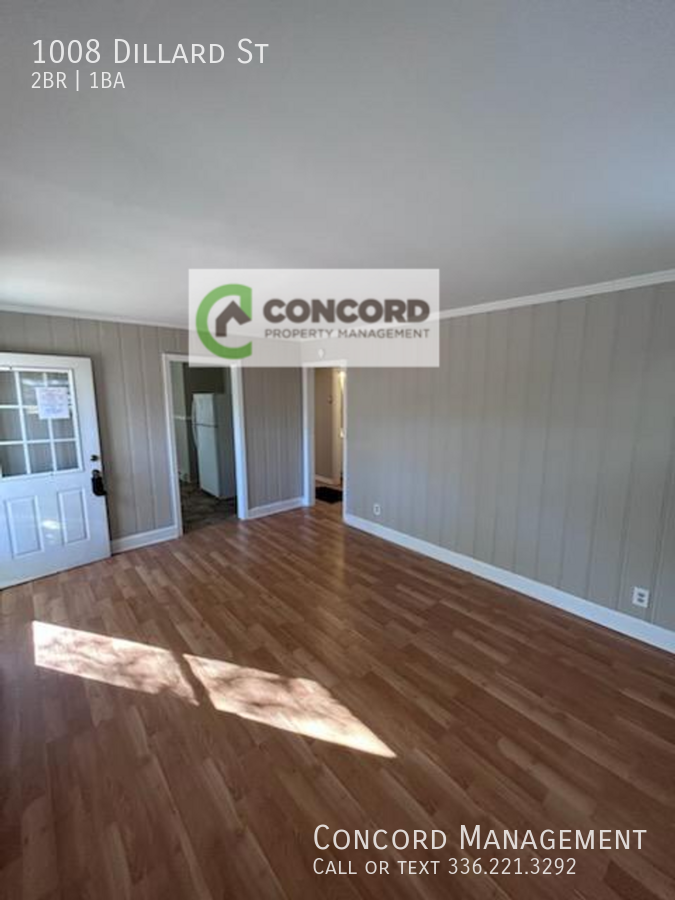 1008 Dillard St - Photo 4 of 12