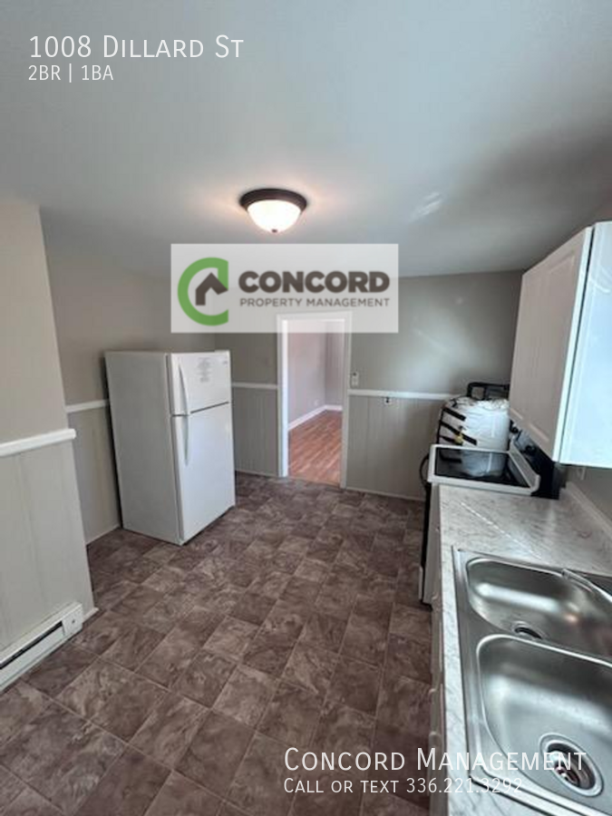 1008 Dillard St - Photo 6 of 12