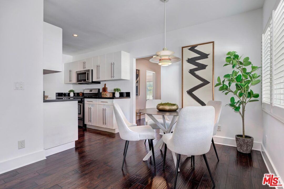 1535 Granville Ave #207 - Photo 6 of 17