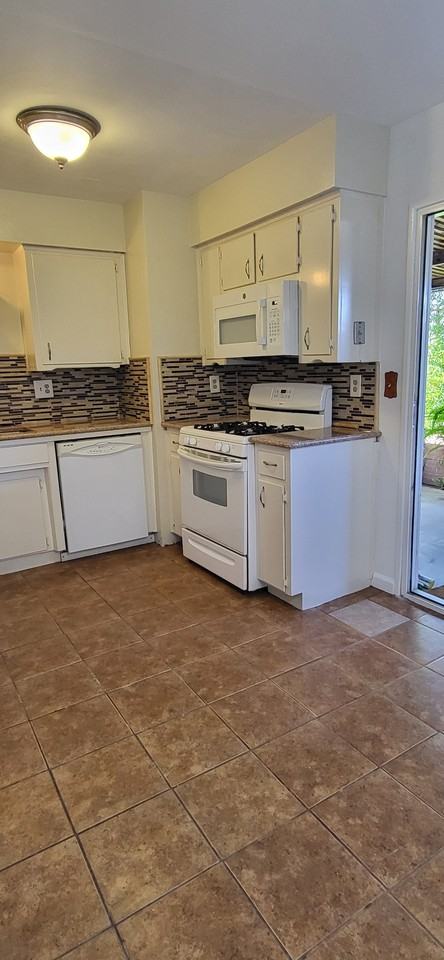 1955 8th St #A - Photo 5 of 14