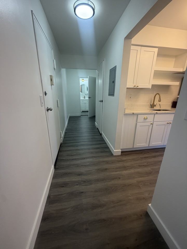 556 Washington Ave #27 - Photo 3 of 14