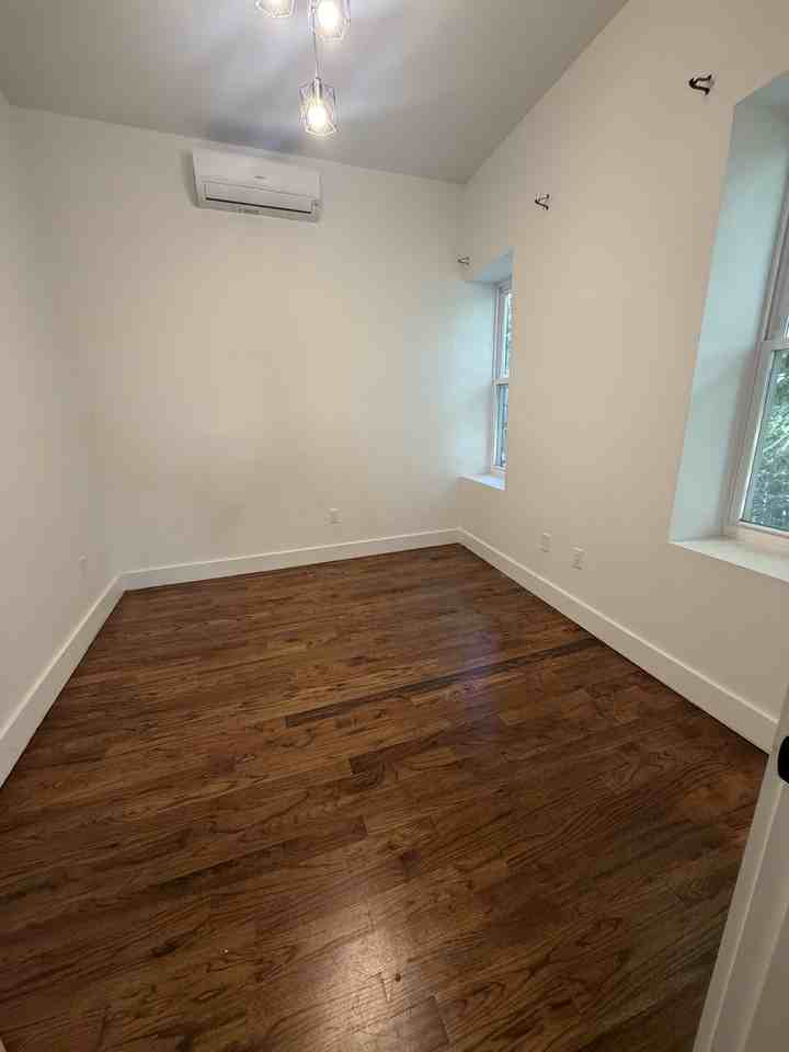 48 Bergen Ave #2B - Photo 4 of 12