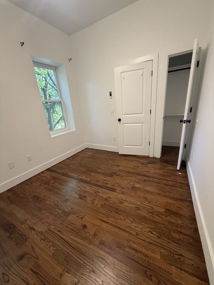 48 Bergen Ave #2B - Photo 5 of 12