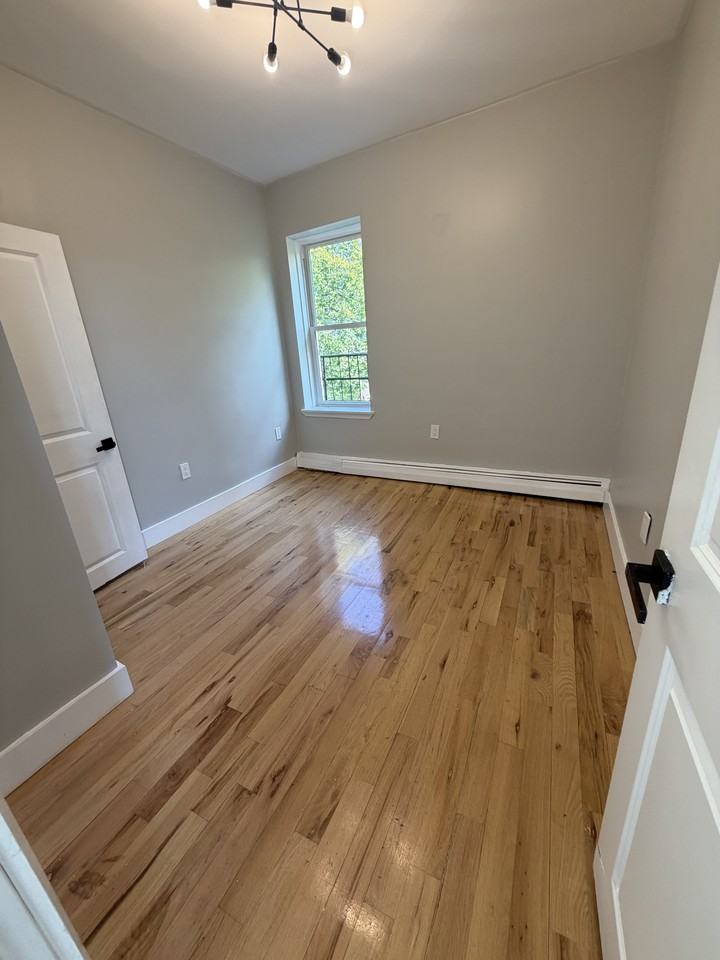 26 Bergen Ave #3R - Photo 5 of 13