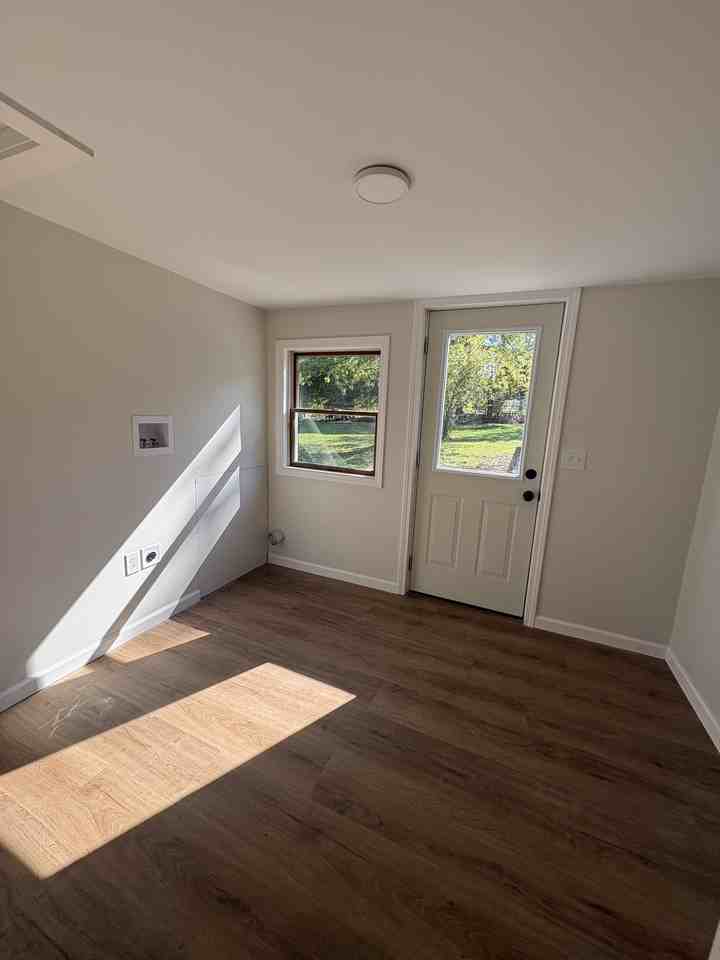 25 Glen Ave #NA - Photo 3 of 12