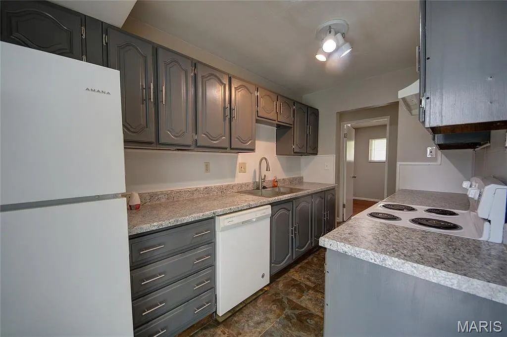 108 Perthshire Rd #NA - Photo 4 of 10