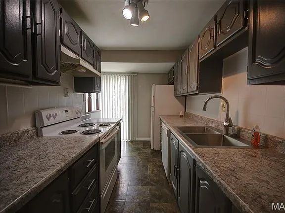 108 Perthshire Rd #NA - Photo 5 of 10