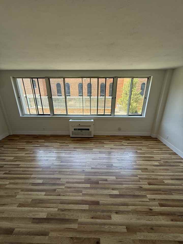 1000 East Ave #204 - Photo 5 of 9