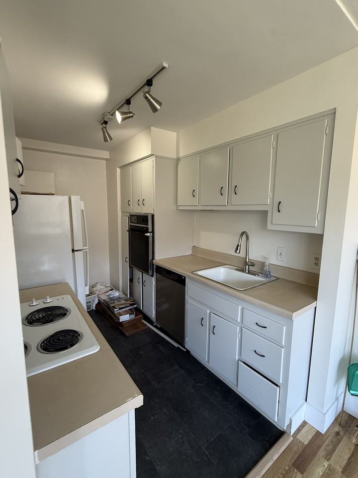 1000 East Ave #204 - Photo 6 of 9