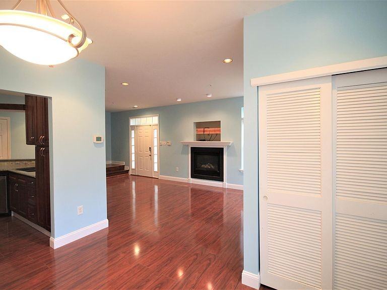 409 Dresher Woods Dr #409 - Photo 2 of 24