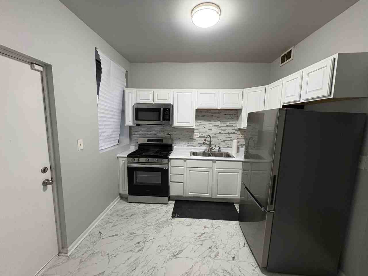 3252 W Washington Blvd #1W - Photo 7 of 11
