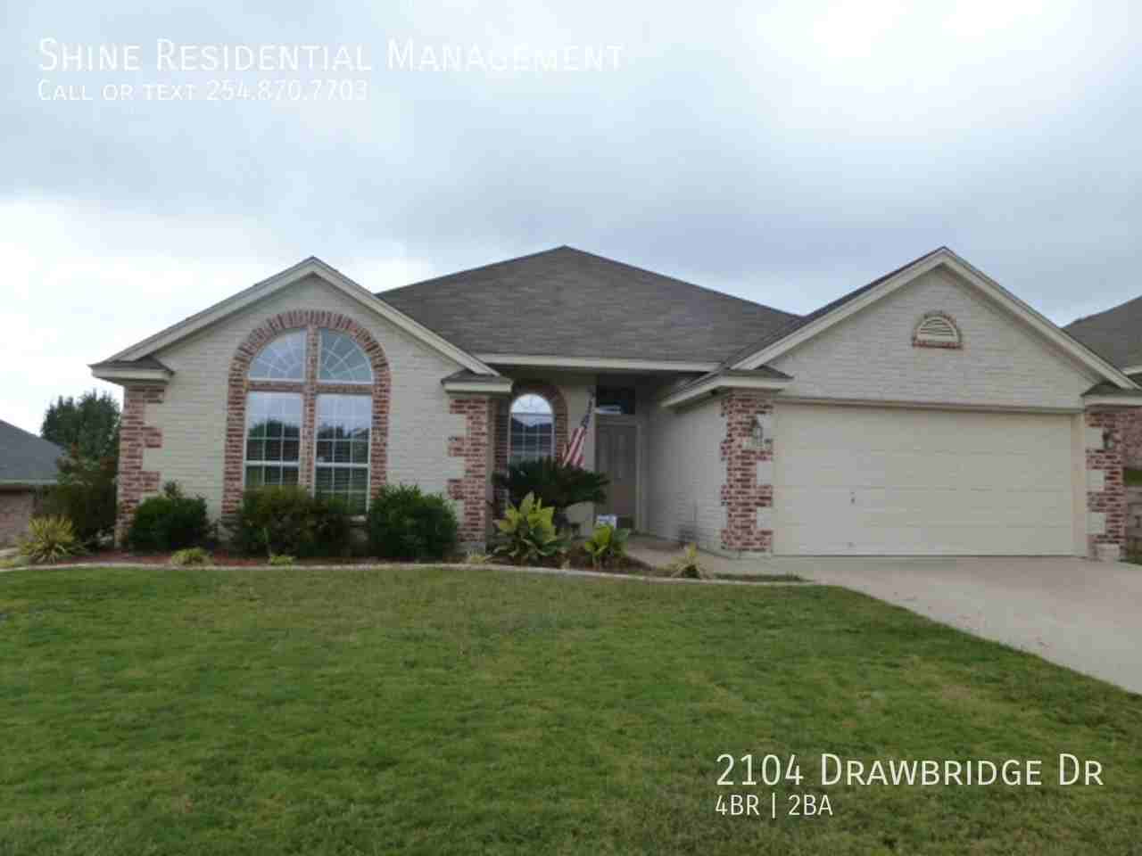 2104 Drawbridge Dr - Photo 3 of 30