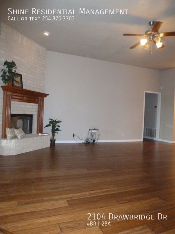 2104 Drawbridge Dr - Photo 5 of 30