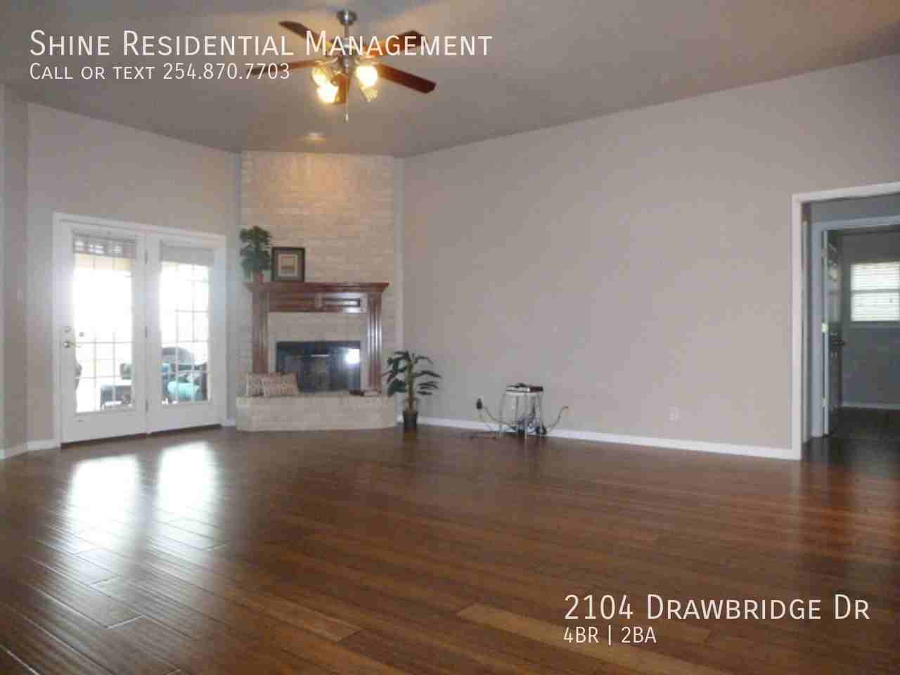 2104 Drawbridge Dr - Photo 7 of 30