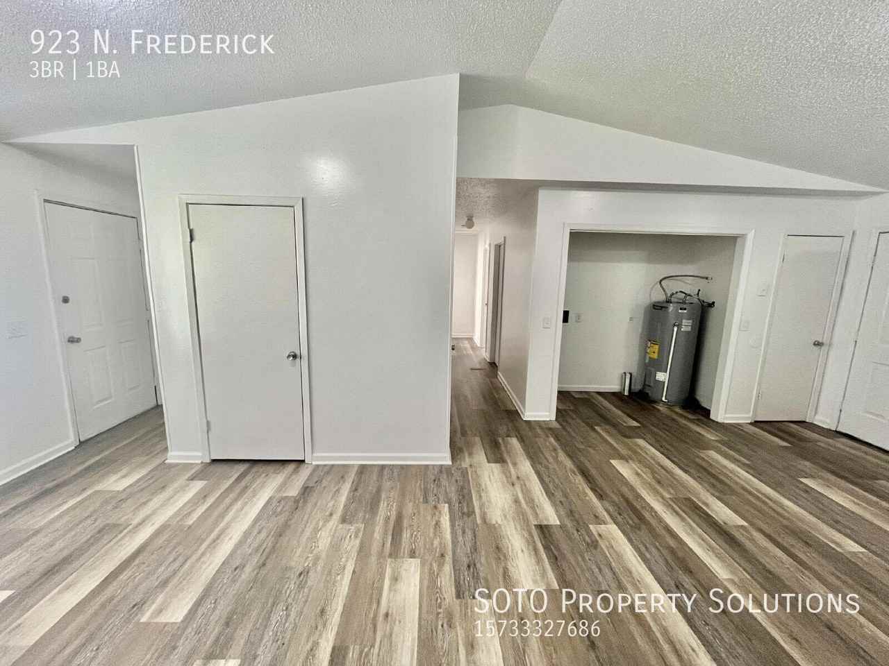 923 N Frederick St - Photo 4 of 50