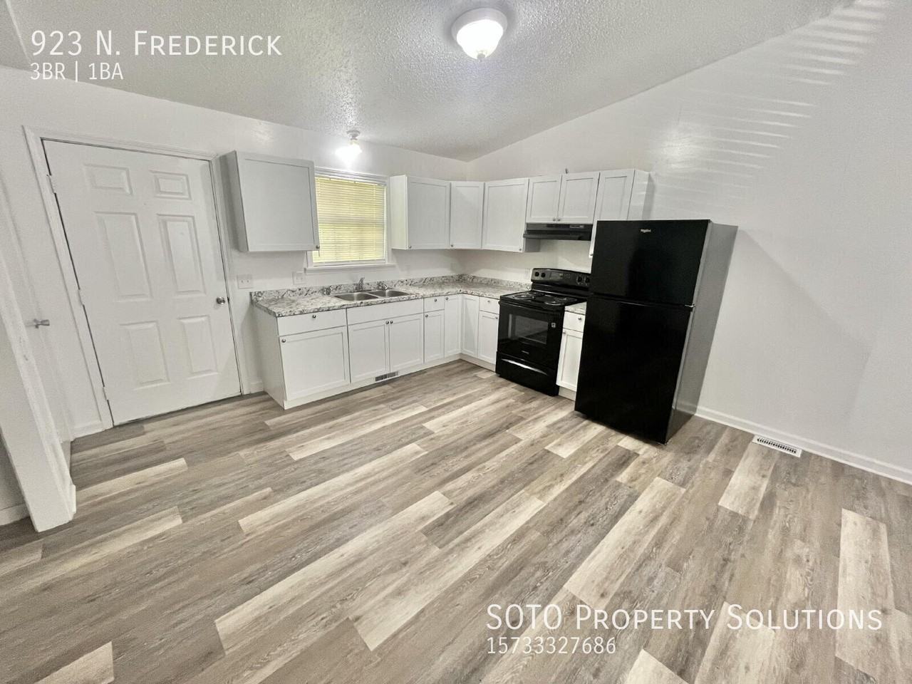923 N Frederick St - Photo 7 of 50