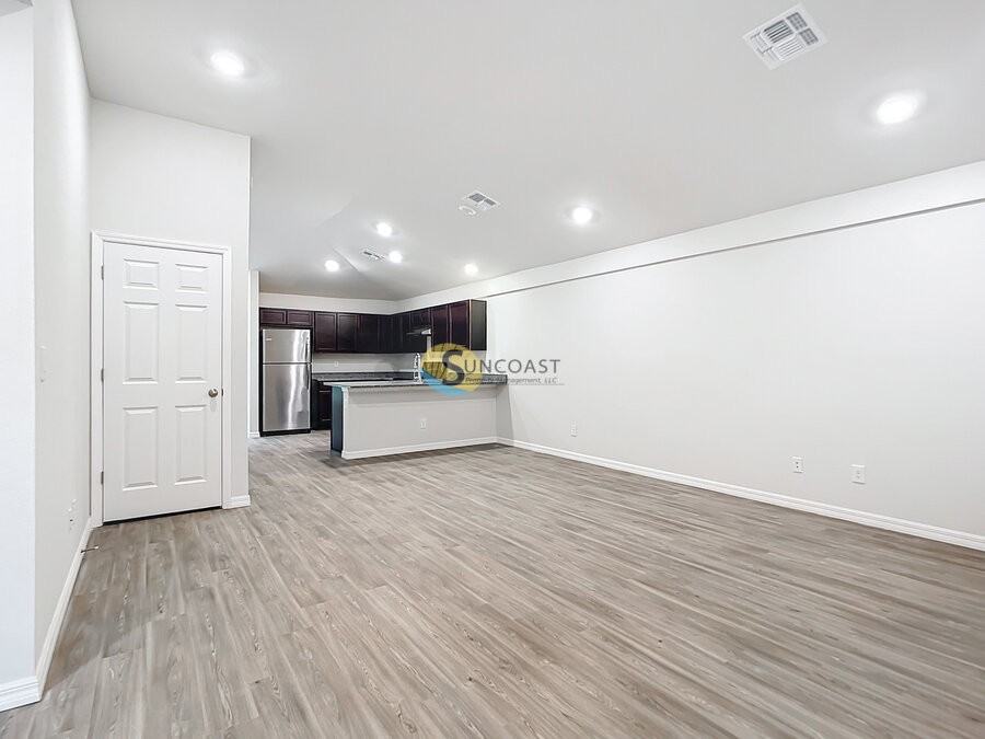 123 Lomond Dr - Photo 2 of 20