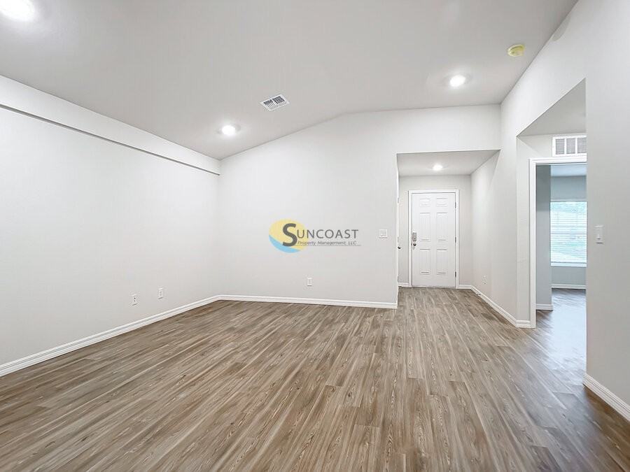 123 Lomond Dr - Photo 3 of 20