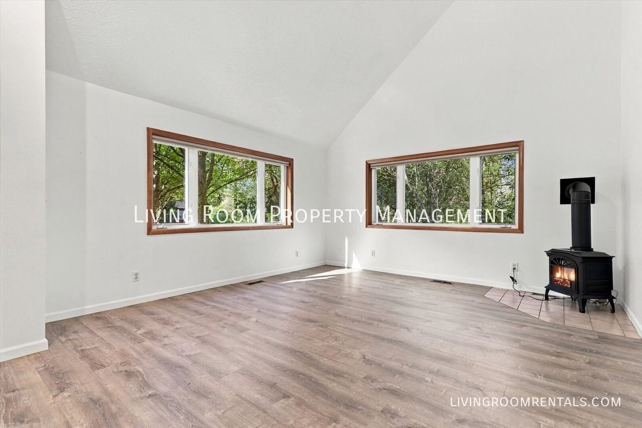 6044 Sw 48th Ave - Photo 3 of 18
