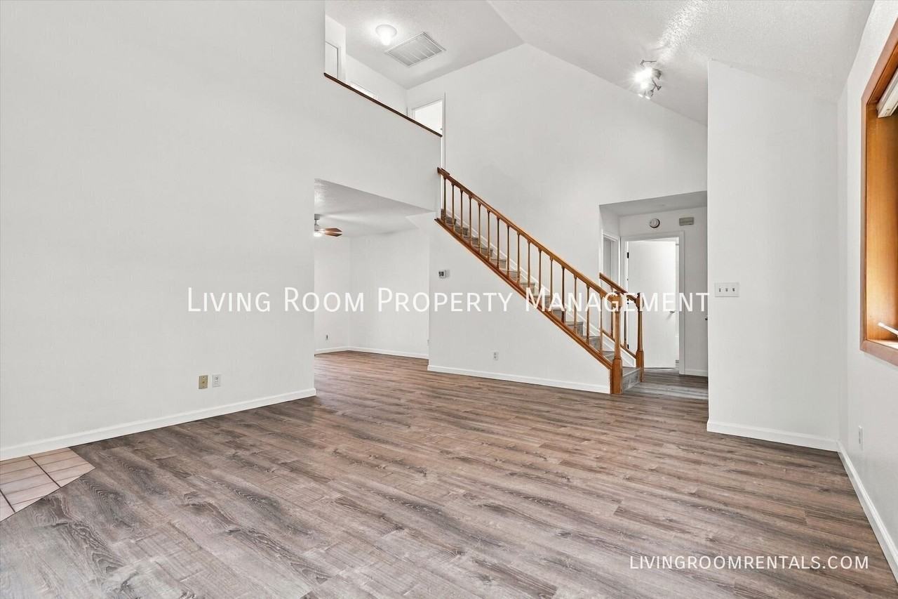 6044 Sw 48th Ave - Photo 4 of 18