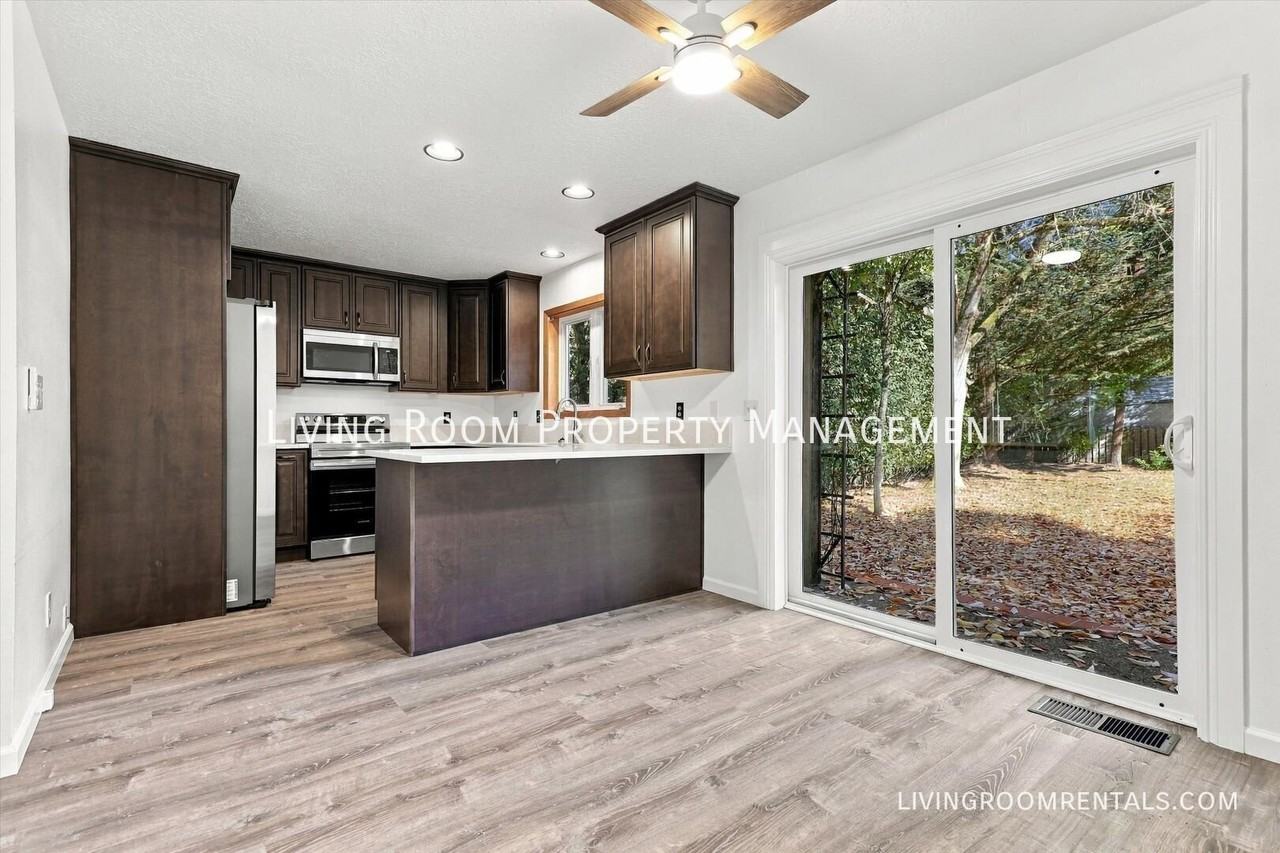 6044 Sw 48th Ave - Photo 5 of 18