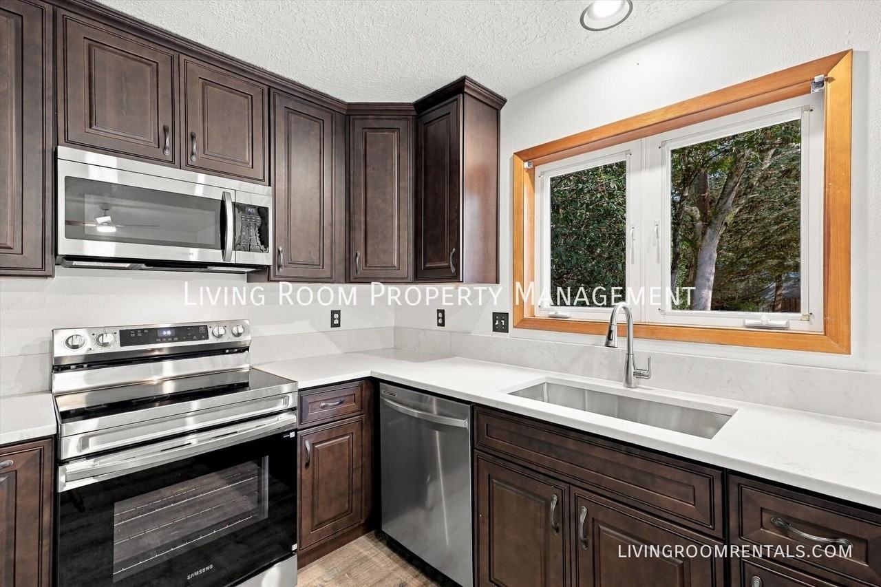 6044 Sw 48th Ave - Photo 6 of 18