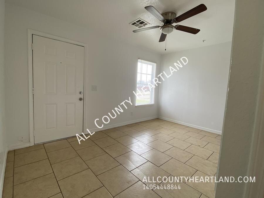 944 Se 14th St #1 - Photo 2 of 10