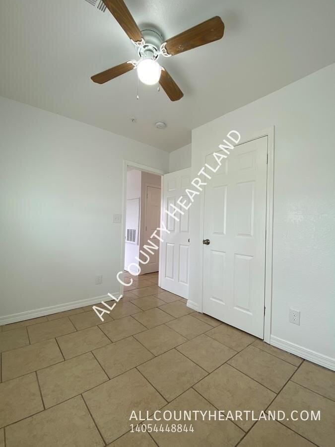 944 Se 14th St #1 - Photo 7 of 10