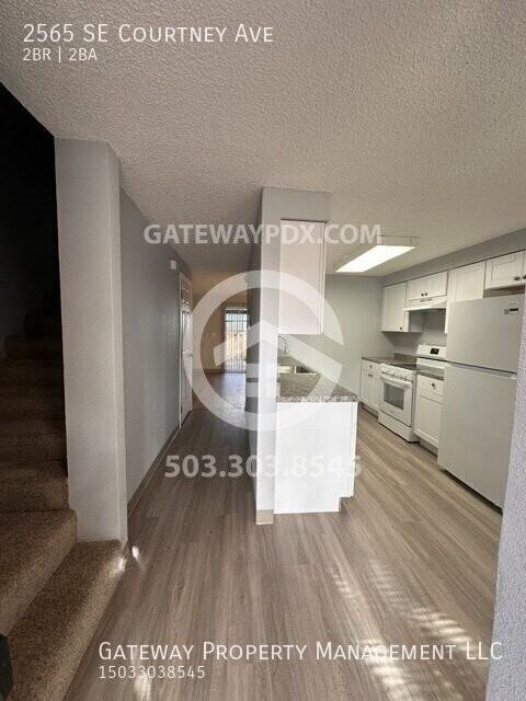 2565 Se Courtney Ave - Photo 4 of 26