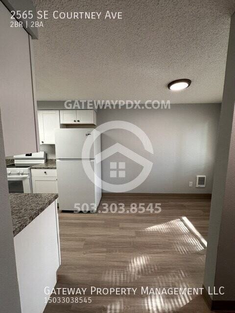 2565 Se Courtney Ave - Photo 5 of 26