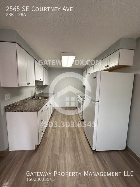 2565 Se Courtney Ave - Photo 6 of 26