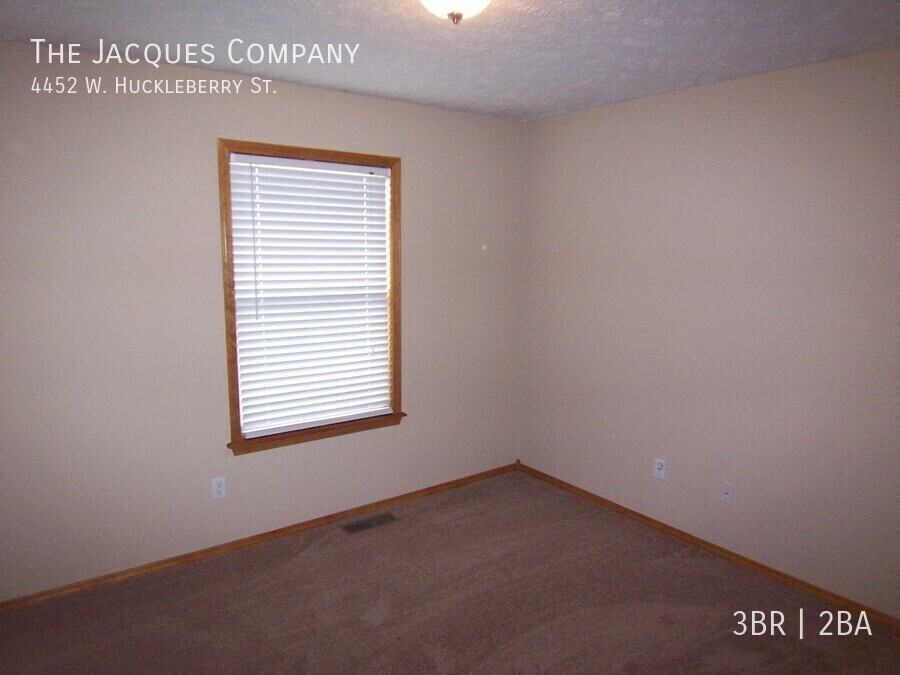 4452 W Huckleberry St - Photo 3 of 12
