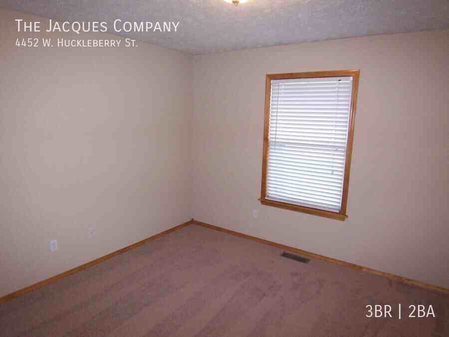 4452 W Huckleberry St - Photo 5 of 12
