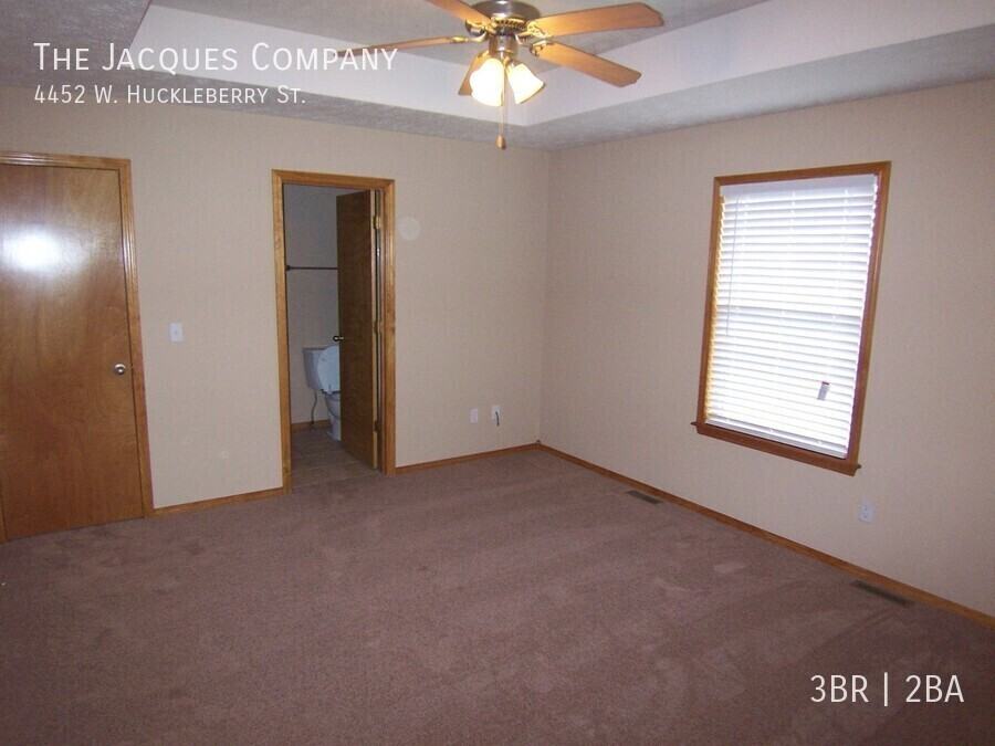 4452 W Huckleberry St - Photo 6 of 12