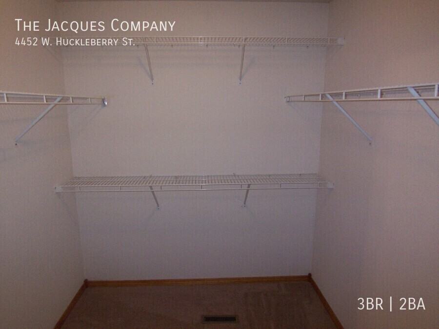4452 W Huckleberry St - Photo 7 of 12