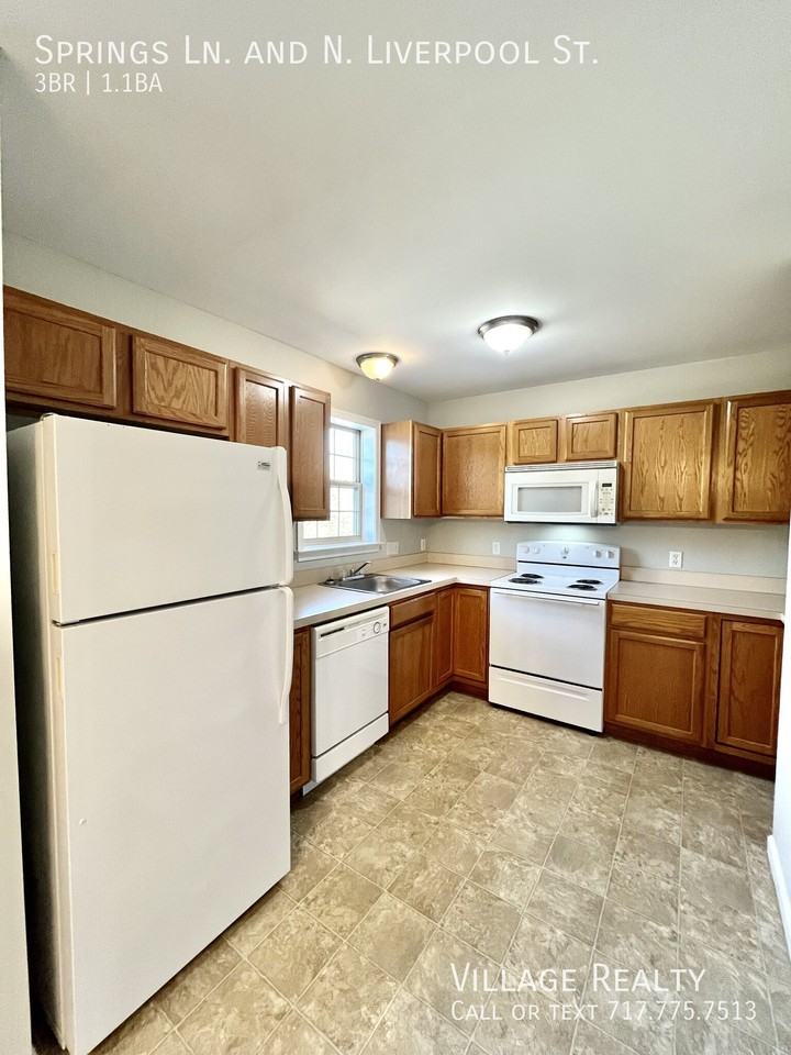 205 Springs Ln - Photo 2 of 50