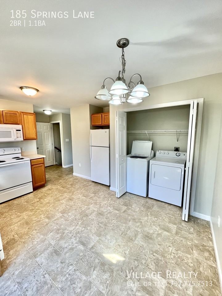 185 Springs Ln - Photo 2 of 50