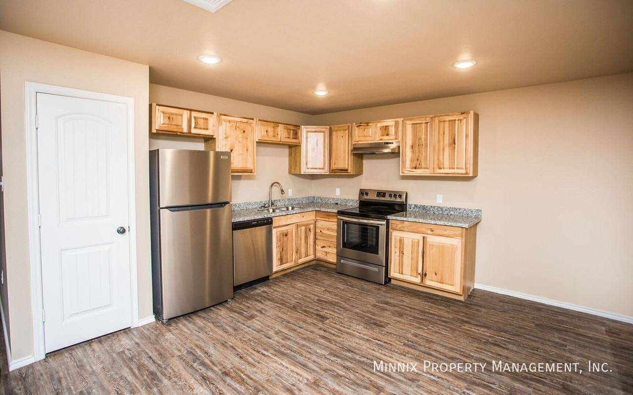 2411 N Avenue O - Photo 3 of 8