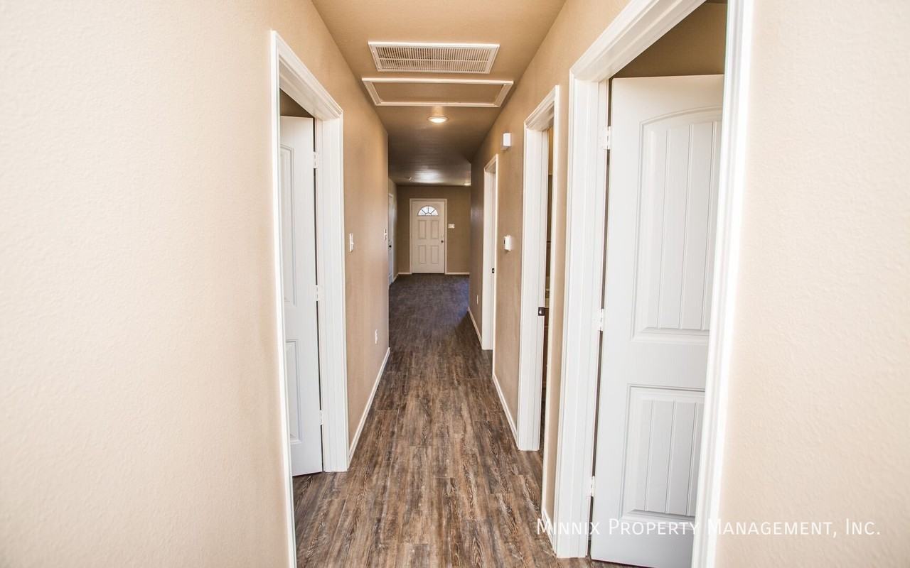 2411 N Avenue O - Photo 6 of 8