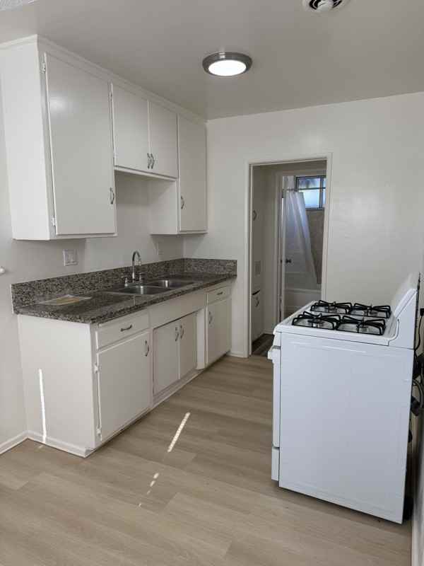 1070 Gardenia Ave #1 - Photo 5 of 13