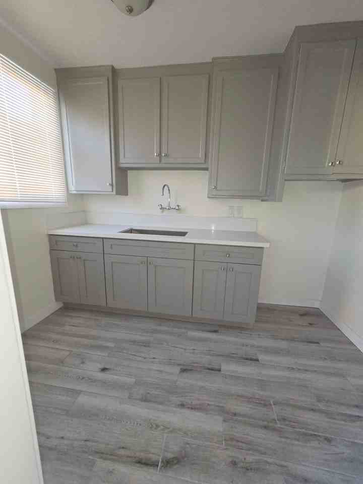 321 W Magnolia St - Photo 3 of 8